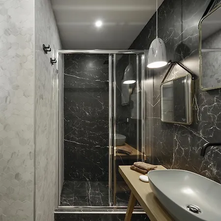 Castristudios * نيكيتي